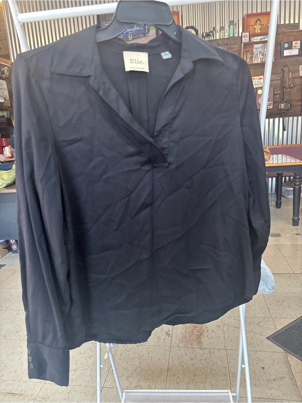 Elie Tahari Black Long-Sleeve Collared Button-Down Shirt